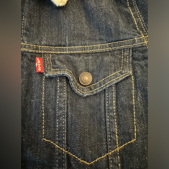 Levi's Jean Jacket w Sherpa & Quilted Lining, sz M - Picture 2 of 13